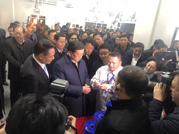 省委常委、市委書記王忠林到濟(jì)南新材料產(chǎn)業(yè)園區(qū)觀摩評議富通光纖預(yù)制棒(一期)項(xiàng)目