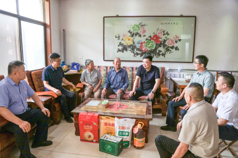 鄉村振興共奮進 真情幫扶暖民心——集團公司開展“第一書記”幫扶村走訪慰問活動-2-800